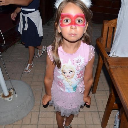 Club De Vacanta Corabia Piratilor-Mamaia Nord Нэводари Экстерьер фото