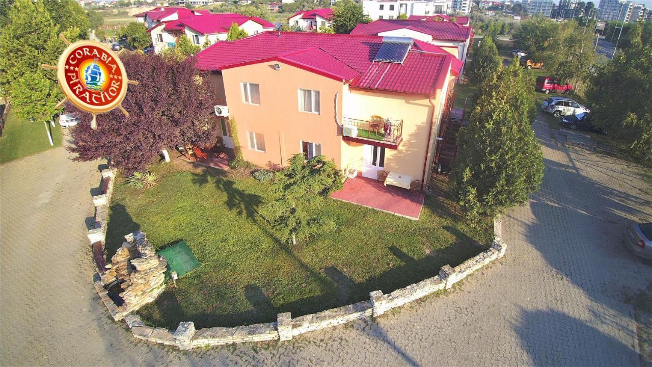 Club De Vacanta Corabia Piratilor-Mamaia Nord Нэводари Экстерьер фото