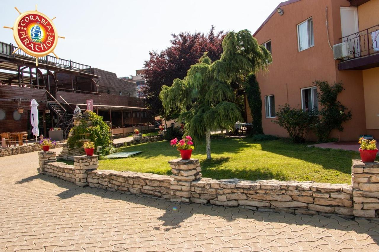 Club De Vacanta Corabia Piratilor-Mamaia Nord Нэводари Экстерьер фото