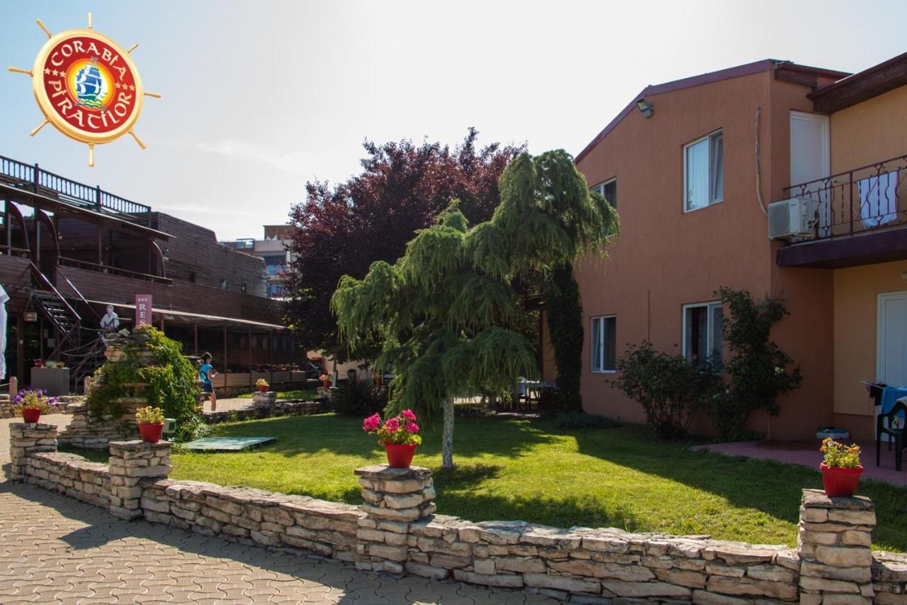 Club De Vacanta Corabia Piratilor-Mamaia Nord Нэводари Экстерьер фото