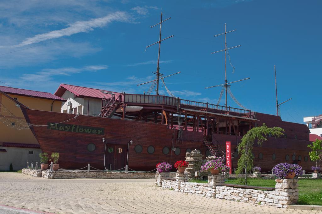 Club De Vacanta Corabia Piratilor-Mamaia Nord Нэводари Экстерьер фото