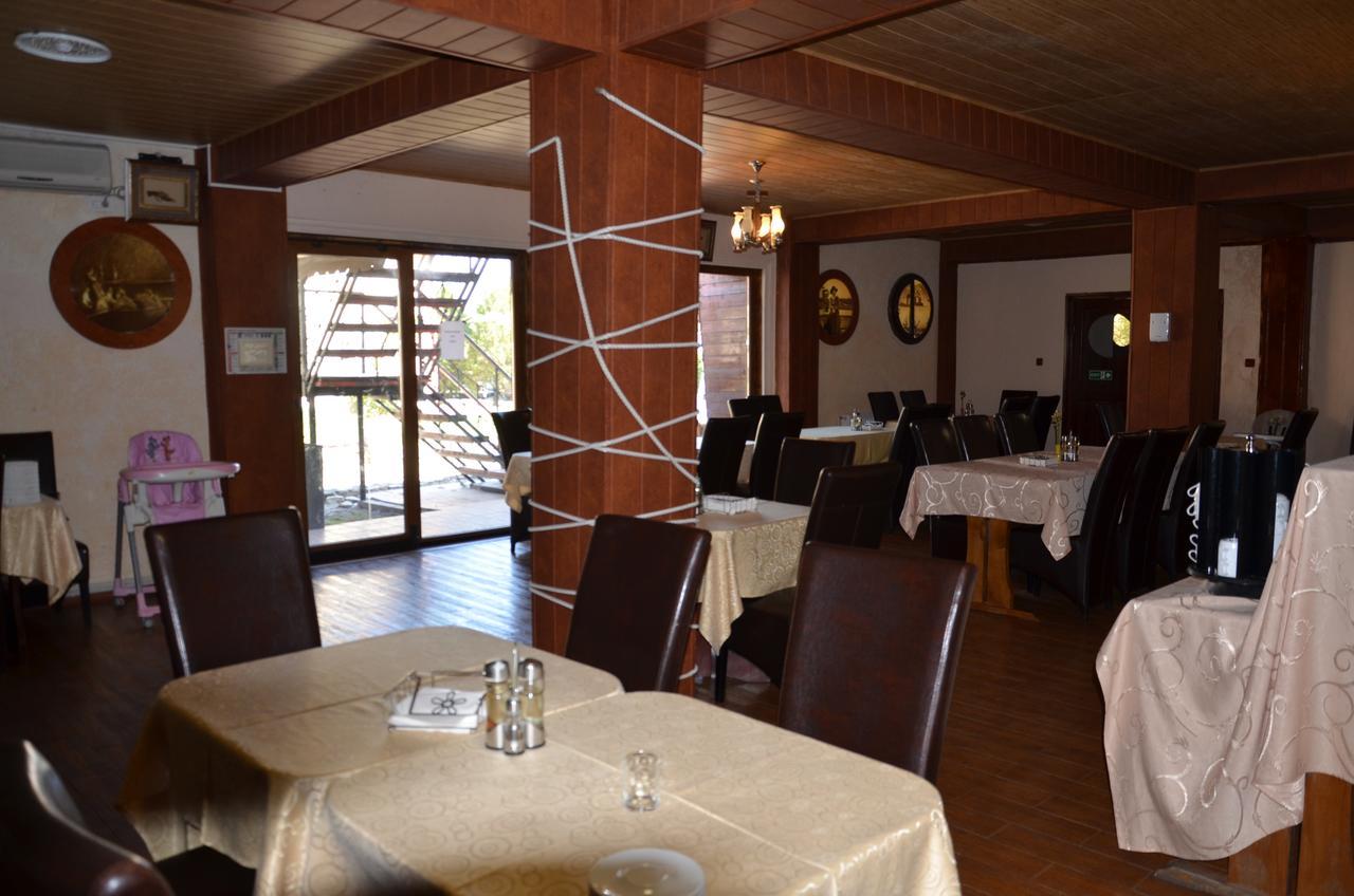 Club De Vacanta Corabia Piratilor-Mamaia Nord Нэводари Экстерьер фото