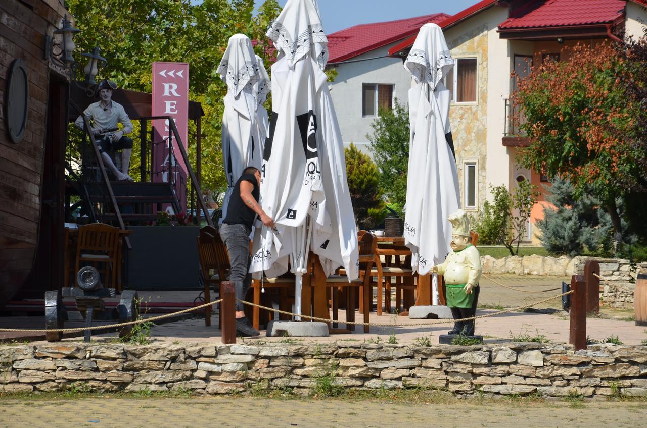 Club De Vacanta Corabia Piratilor-Mamaia Nord Нэводари Экстерьер фото